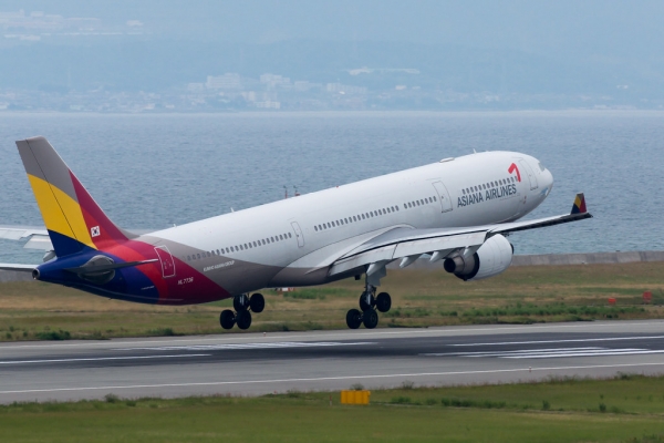 아시아나항공 여객기가 일본 오키나와현 나하공항에서 관제 허락 없이 활주로에 진입했다(사진: 구글 무료 이미지).