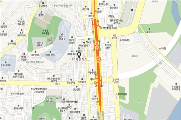 40계단은 열차 부산역 옆을 지나 조금 걸으면 지하철 중앙역 위에 있다(사진: 네이버 지도).