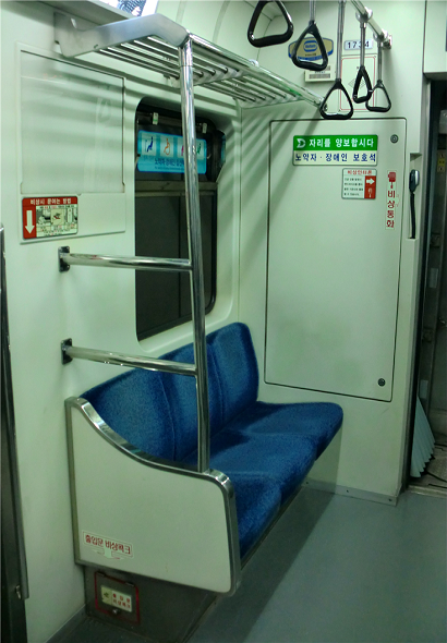 지하철 내에서 쉽게 볼 수 있는 교통약자 배려석이다(사진: 크리에이티브 커먼스)