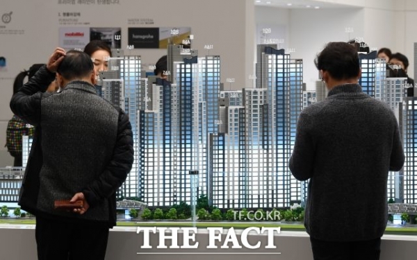 부동산114에 따르면 올해 하반기 서울 아파트 평균 실거래가겨은 8억 2376만원으로 지난 2017년 상반기 대비 평균 2억 3852만원 상승한 것으로 조사됐다(사진: 더 팩트 문병희 기자, 더 팩트 제공).