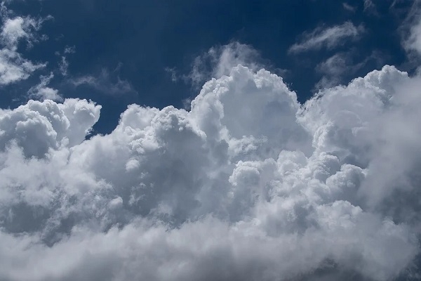 내일(21일)은 전국 구름 많은 날씨에 최고기온이 25도 이내로 오르는 등 초여름 날씨가 예상된다(사진: Pixabay 무료 이미지).