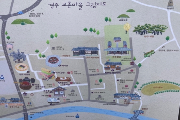 경주교촌마을 내부를 그림으로 쉽고 상세하게 설명하고 있는 마을 안내지도(사진: 취재기자 김유경).