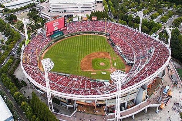 부산시 동래구 사직동에 위치한 사직 야구장은 올해로 34년 째 롯데의 홈 구장으로 이용되고 있다(사진 : 롯데 자이언츠 홈페이지).