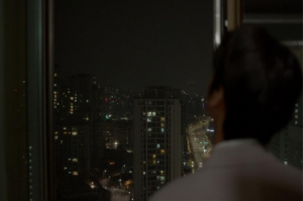 '온택트'는 코로나19가 초래한 예외상태로 인해 일어나는 위기를 다룬 작품으로 김정인 감독의 한국 영화다(사진: 부산시 제공).