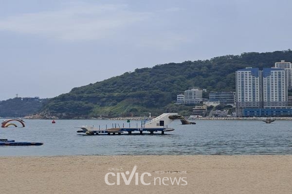 새롭게 복원된 송도 다이빙대 모습이다(사진: 취재기자 김영빈).