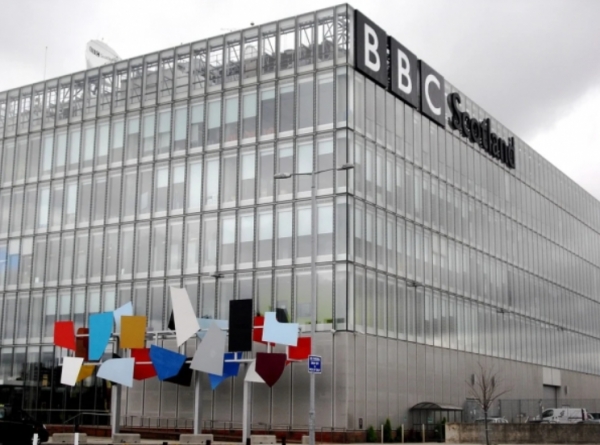 MBC가 직면한 숱한 논란 앞에, ‘공정보도의 대명사’ BBC의 구호 “우리는 편들지 않는다”는 좋은 푯대일까?(사진; BBC 본사, 구글 이미지)