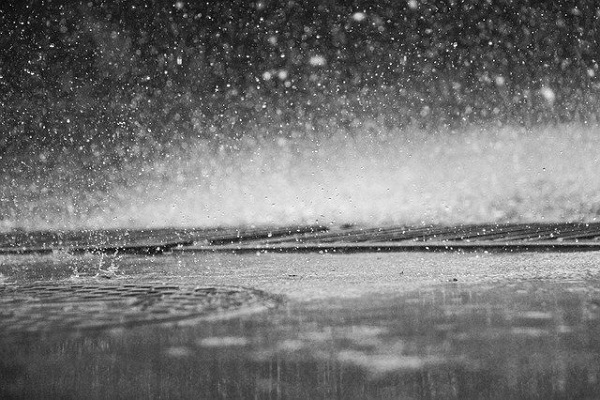 내일(17일)과 모레(18일)는 아침부터 밤 사이 전국 대부분 지역에서 돌풍과 천둥.번개를 동반한 소나기가 오는 곳이 있겠다(사진: pixabay 무료 이미지).
