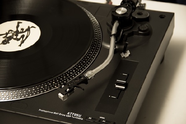 '코딩할 때 듣기 좋은 노래'로 로파이 재즈가 SNS에서 주목받고 있다(사진: pixabay 무료 이미지).