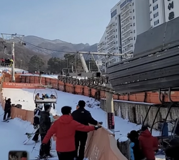 포천 스키장에서 리프트가 역주행하고있다(사진: 유튜브 Kimpurin 캡쳐).
