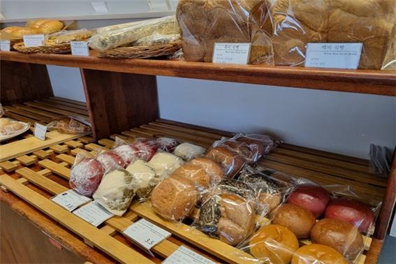 ‘꽃피는 4월 밀익는 5월’에서 비건 빵을 판매하고 있다(사진: 취재기자 하미래).