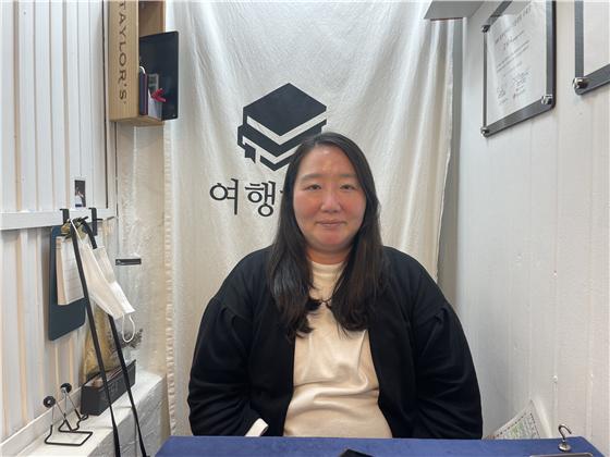 ‘책방 여행하다’를 운영하고 있는 고하나 씨(사진: 취재기자 강도은).
